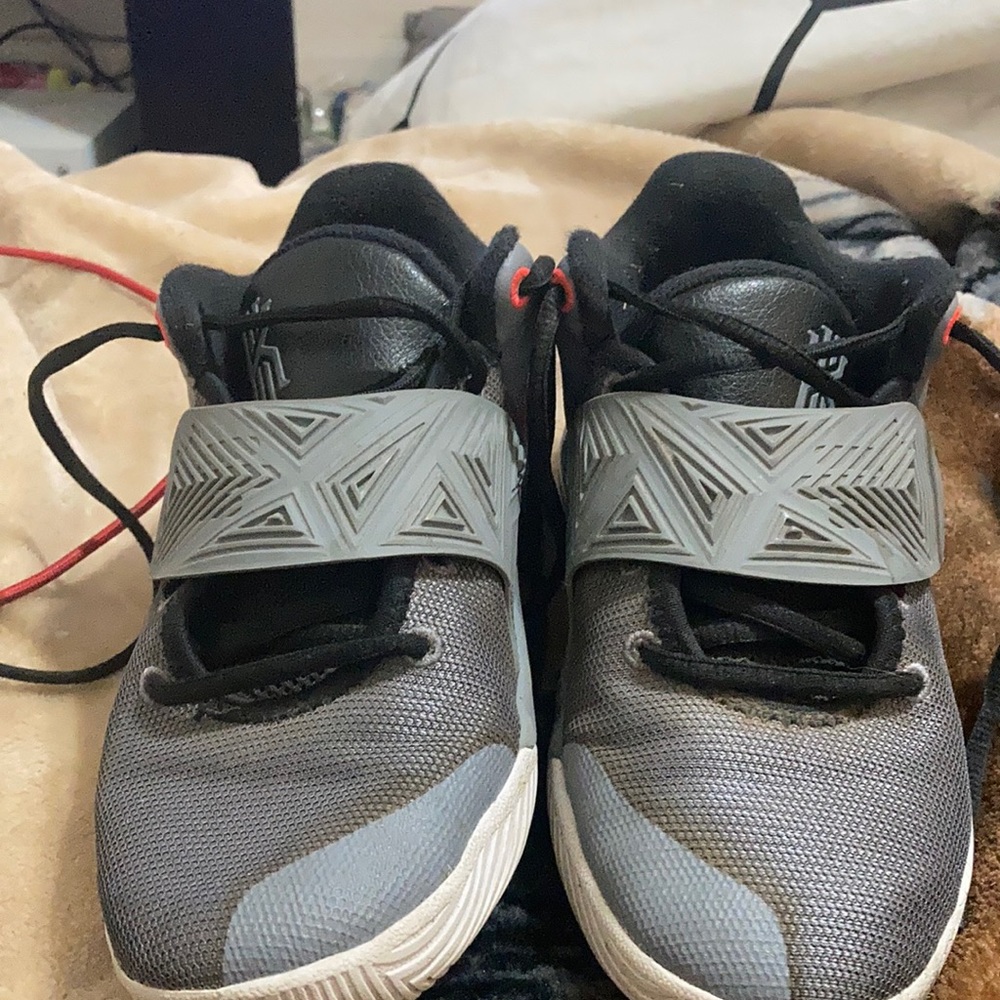 Nike Kyries Flytrap